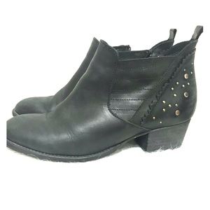 Musse and Cloud black Leather Booties size 10